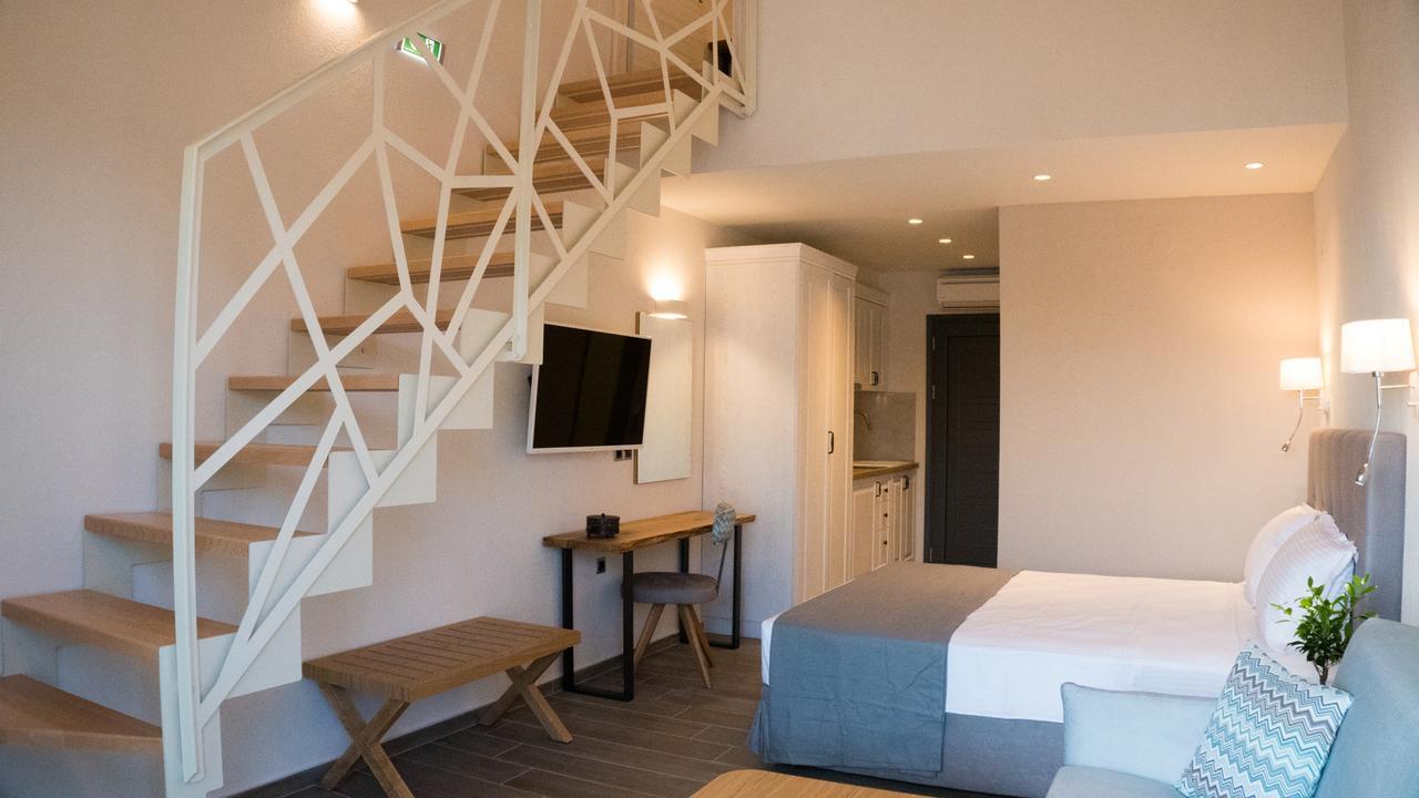 Costa Domus Blue Luxury Apartments Nikíti Eksteriør bilde